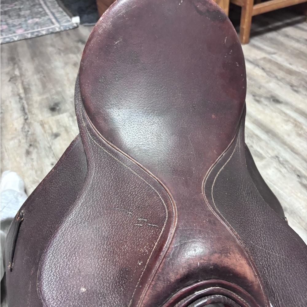 Brown Leather Horse Saddle - Picture 2 of 5